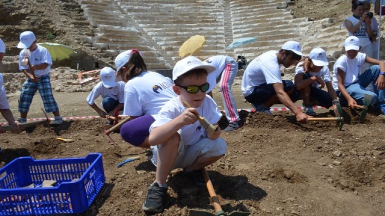 Çanakkale’de Minik Arkeologların Keyifli Kazısı