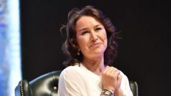 Demet Akbağ’ın okuduğu şiir Türkiye için