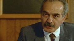 Fikret Hakan vefat etti