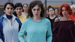 Avlu dizisi senaryo ekibinde Cezmi Ersöz