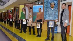 Yürüyen tablolar Bursa sokaklarında