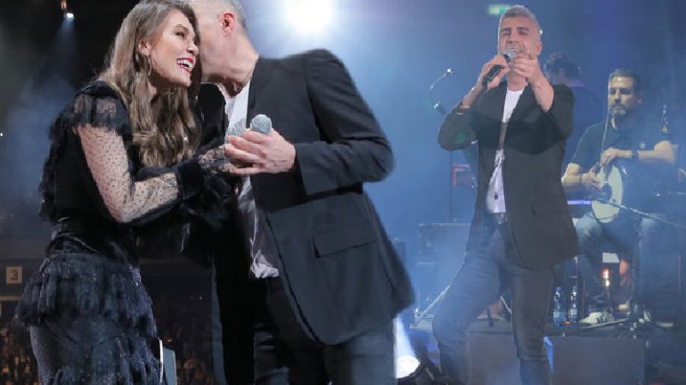 Özcan Deniz İsrail konserinde Aslı Enver ile birlikte