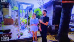 Burcu Esmersoy mezarlığa mini şortla girince tepki topladı