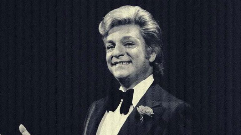 Sanat güneşi Zeki Müren anılıyor