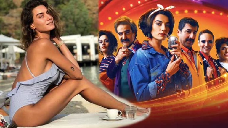 Hande Subaşı tiyatro sahnesinde Sevmekten Öldü Desinler