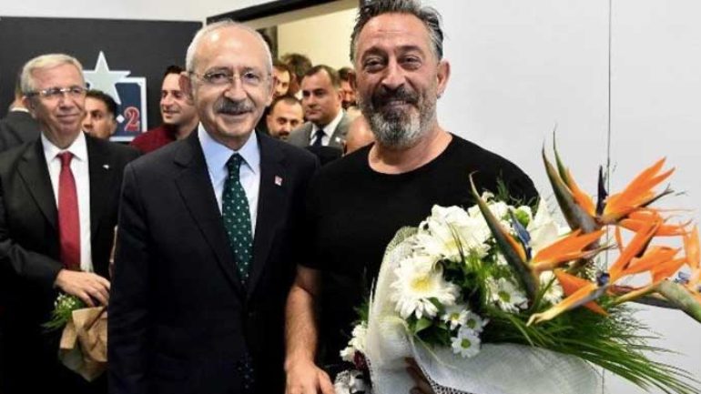 Kılıçdaroğlu Cem Yılmaz’ı kuliste ziyaret etti