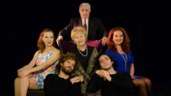 Nevra Serezli yeniden tiyatro sahnesinde