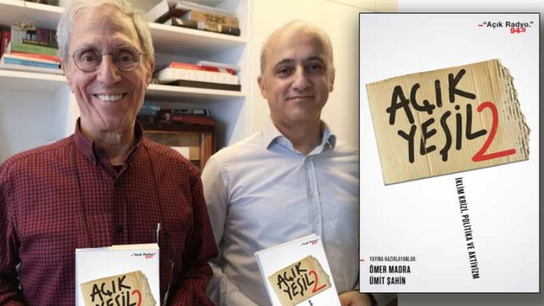 Açık Yeşil 2 insanın yüzüne dünyayı çarpıyor