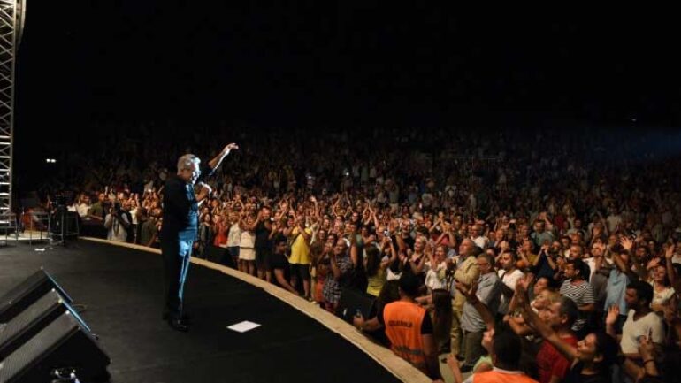 Sanatçıyla fotoğraf çekimi ve kulis ziyareti yasak