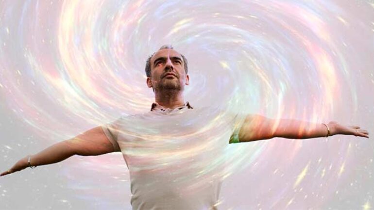 Köksal Ekinci gökyüzünün şifasını notalara nakşediyor