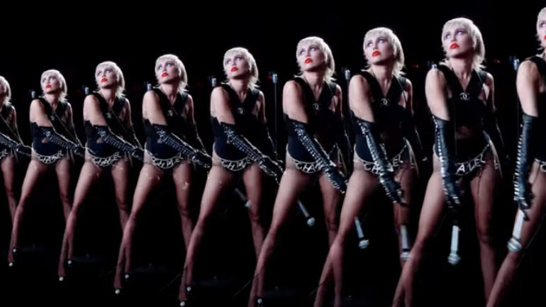 Miley Cyrus Midnight Sky şarkısını hayranlarına sundu