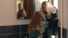 İrem Derici tuvalet penceresinden kaçarken