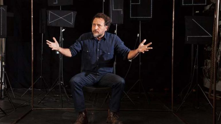 Şahika Tekand’ın oyunu Aşınma Zorlu PSM’de