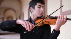 Mozart Ödüllü Ali İnsan Kadıköy İskele Meydanında konser verecek