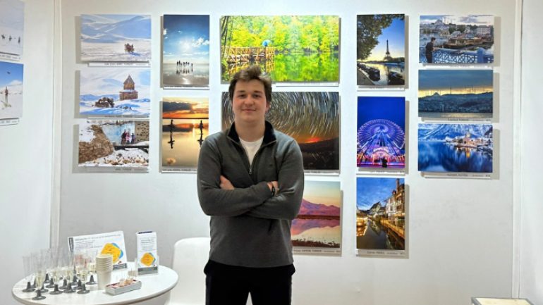 Alp Yazıcı fotoğraf sergisi Paris Carrousel du Louvre’da
