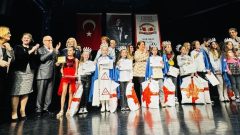 Çocuklar trafik öykülerini sahneledi